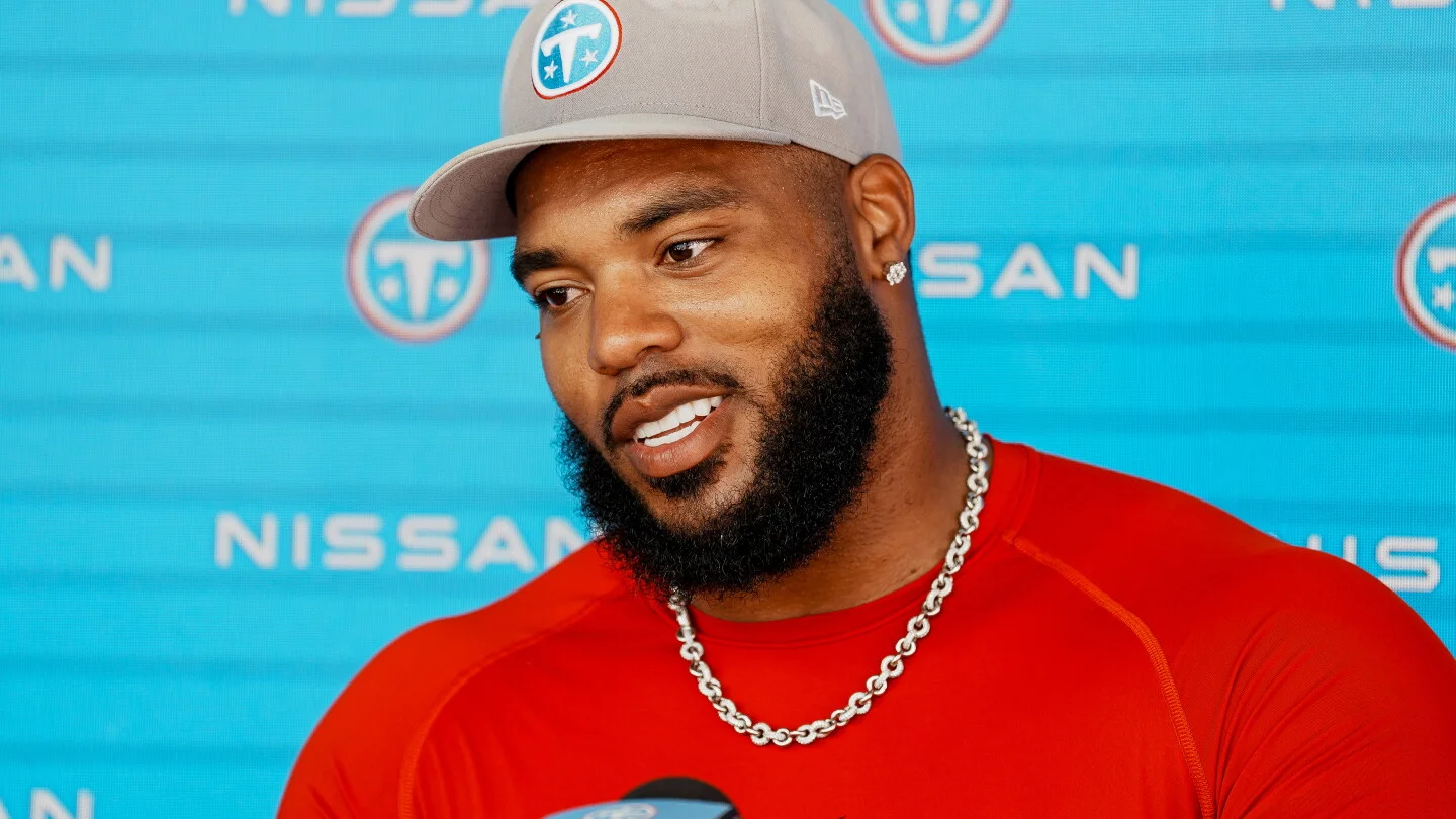 Simmons inks 3-year, $105.8M extension to anchor Titans’ defense