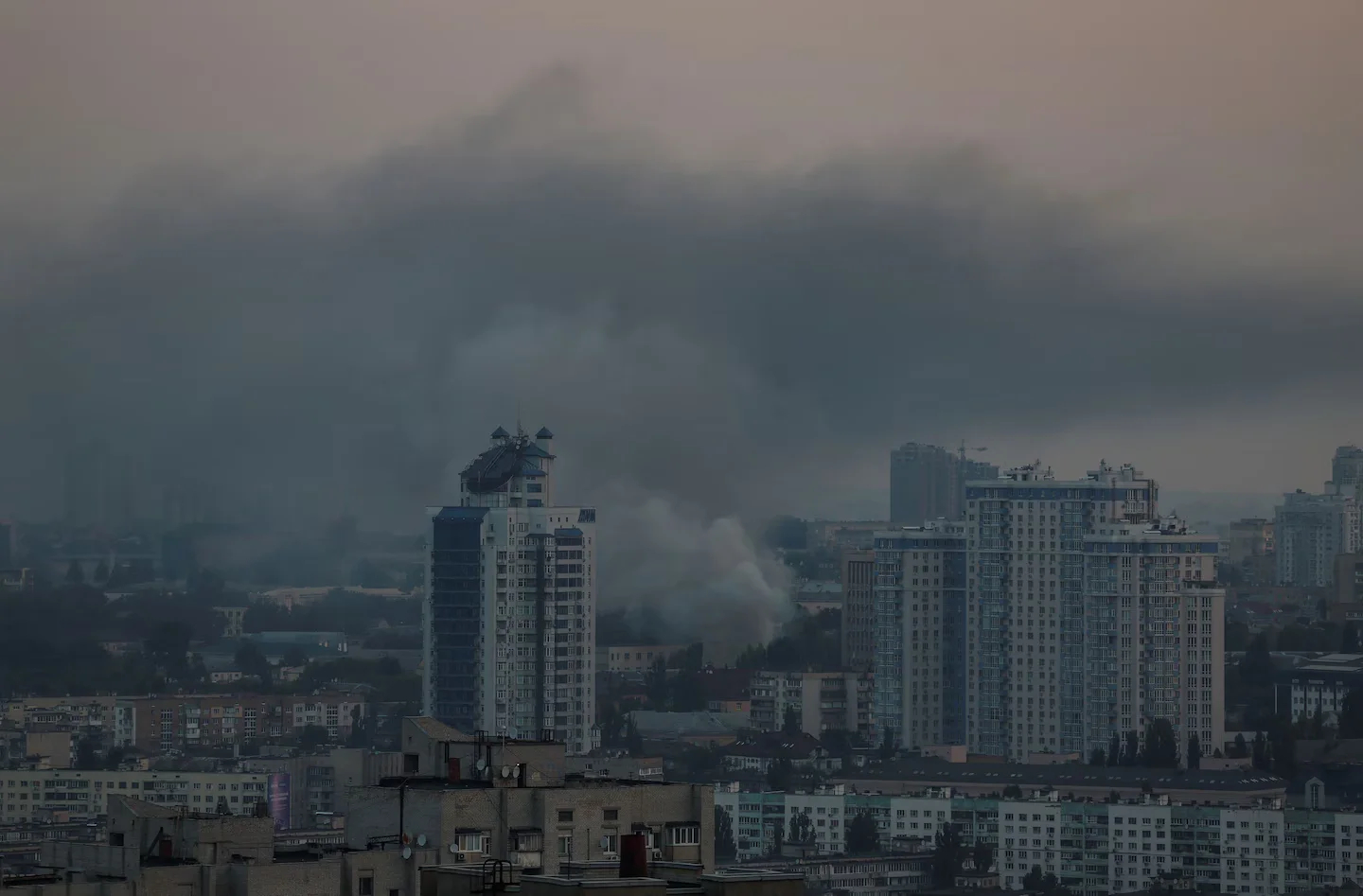 Escalating Violence: Ukraine and Russia Exchange Deadly Attacks