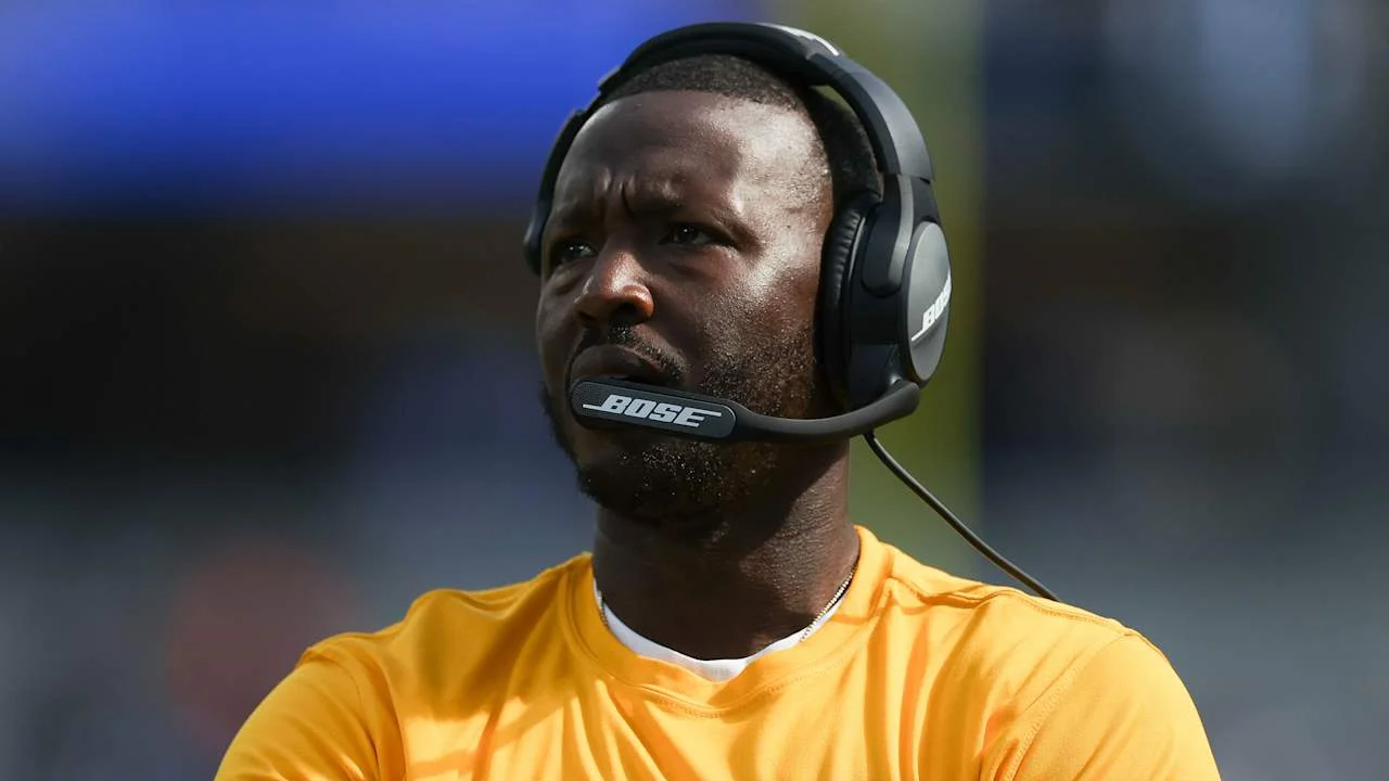 Steelers cut ties with special teams coach Swinton after policy violation