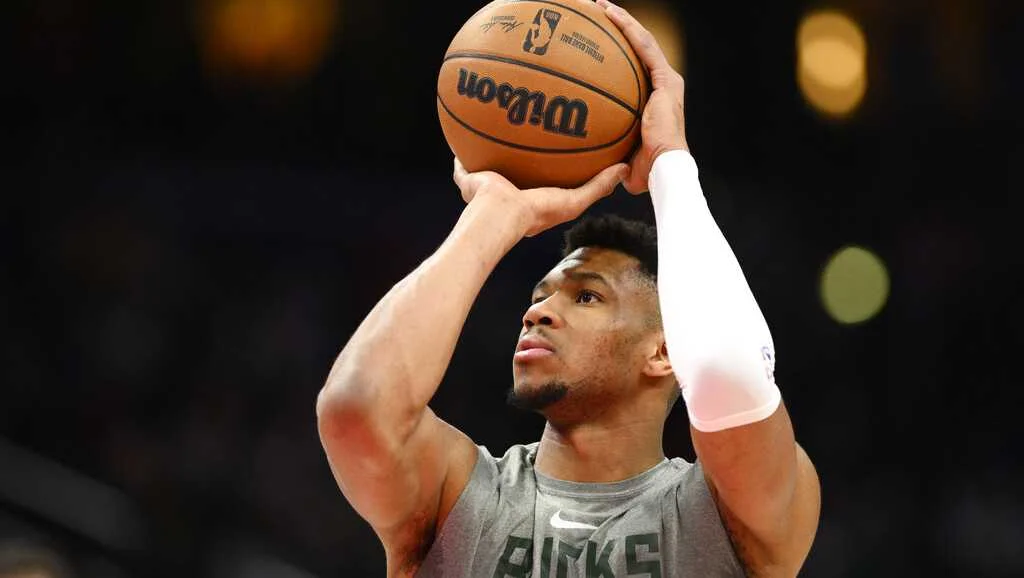 Giannis Antetokounmpo set to return for Game 4 against Heat.