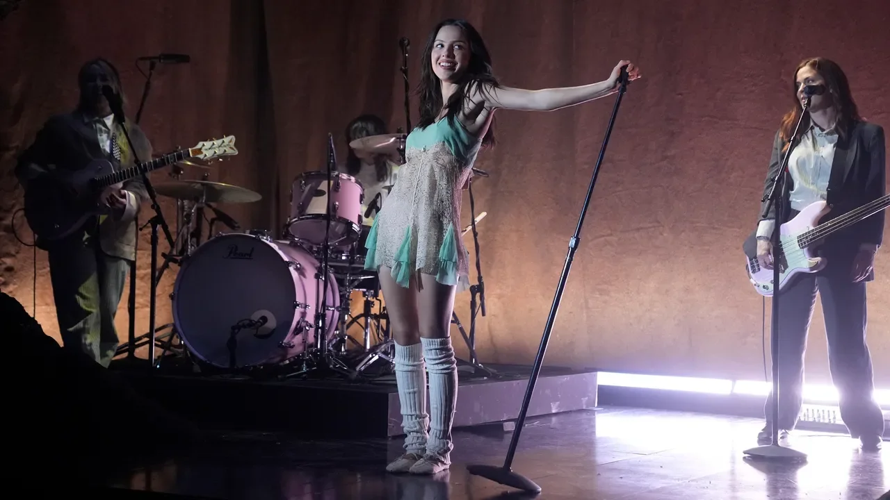 Olivia Rodrigo Hosts SNL, Debuts New Song With Weyes Blood