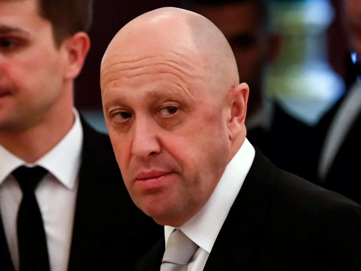 Military expert warns Wagner boss Prigozhin to avoid upper floor windows.