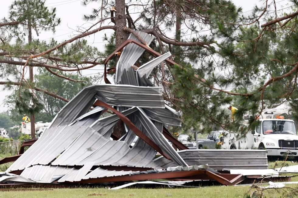 North Texas Tornadoes Kill 2, Displace Families