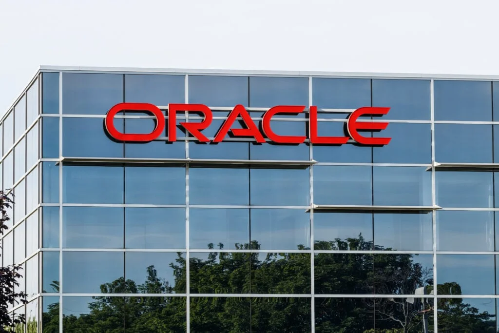 Oracle Dips Toward 52-Week Lows as RSI Enters Oversold, Analysts Eye Bounce