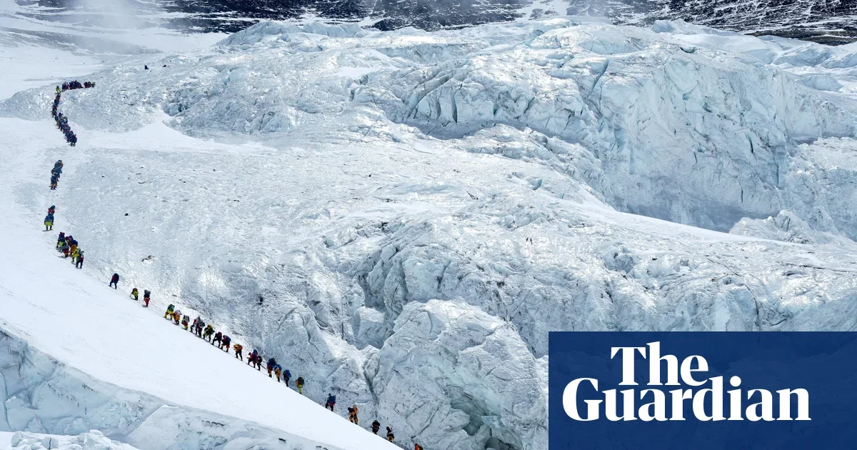 Nepal Side Sets Everest Summit Record With 274 Climbers