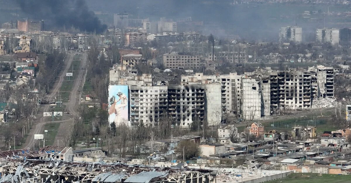 Intense Fighting Continues in Bakhmut as Russia Claims New Territory