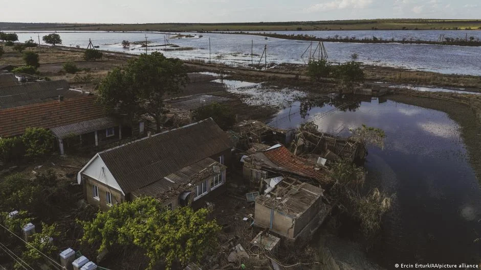 Deadly Dam Breach and Shelling: Latest Updates on Ukraine-Russia Conflict.