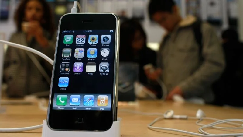 Smartphone Uptake Tied to U.S. Fertility Decline, Study Finds