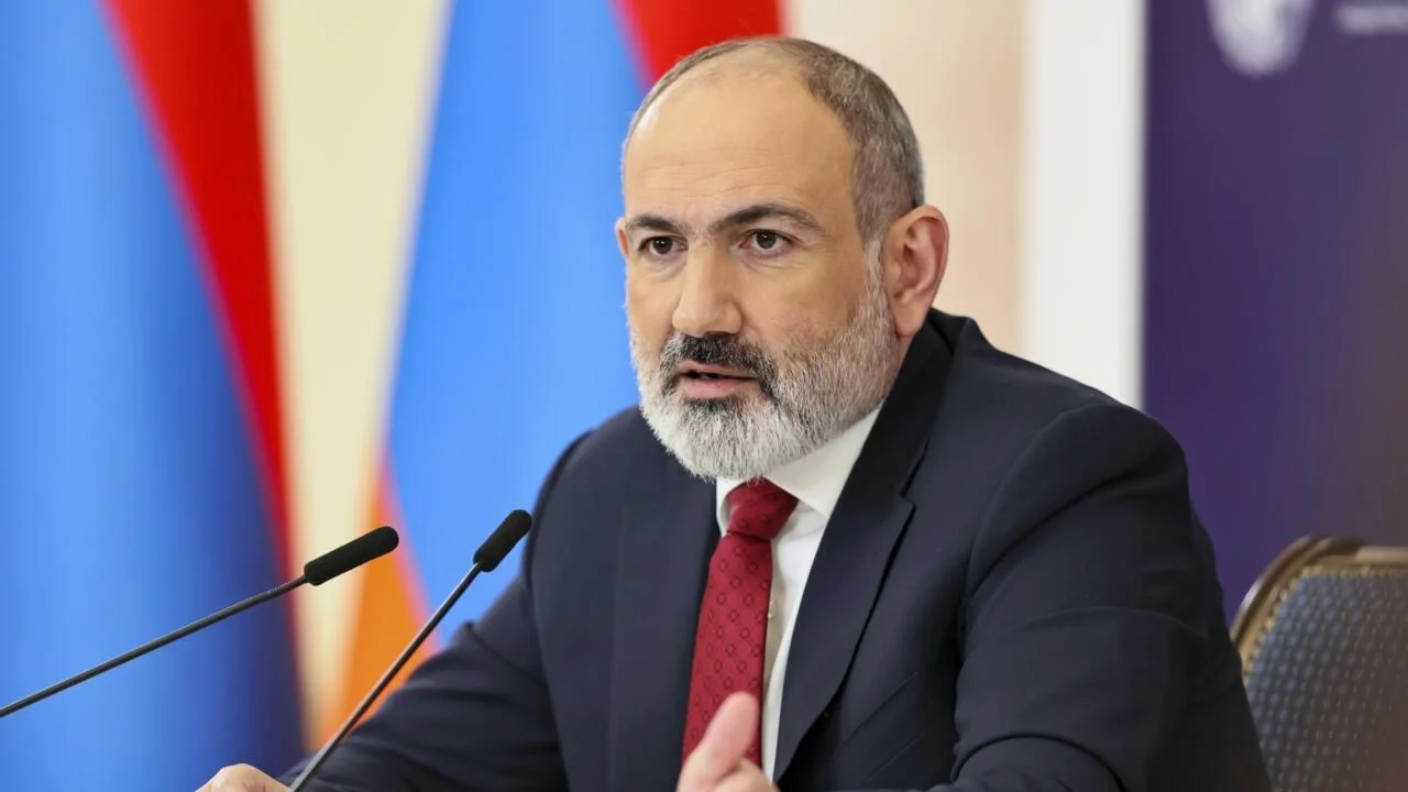 Armenian PM discusses peacekeeper issues with Putin