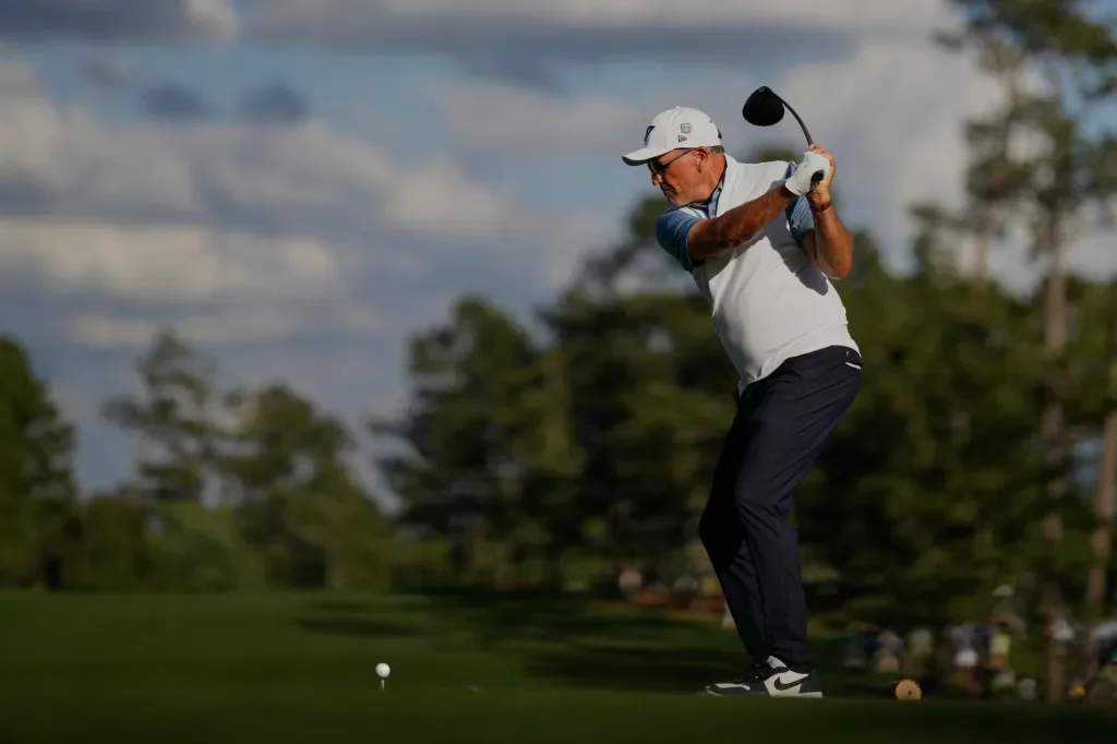 Mickelson expelled from Rancho Santa Fe club after alleged inappropriate contact with employee
