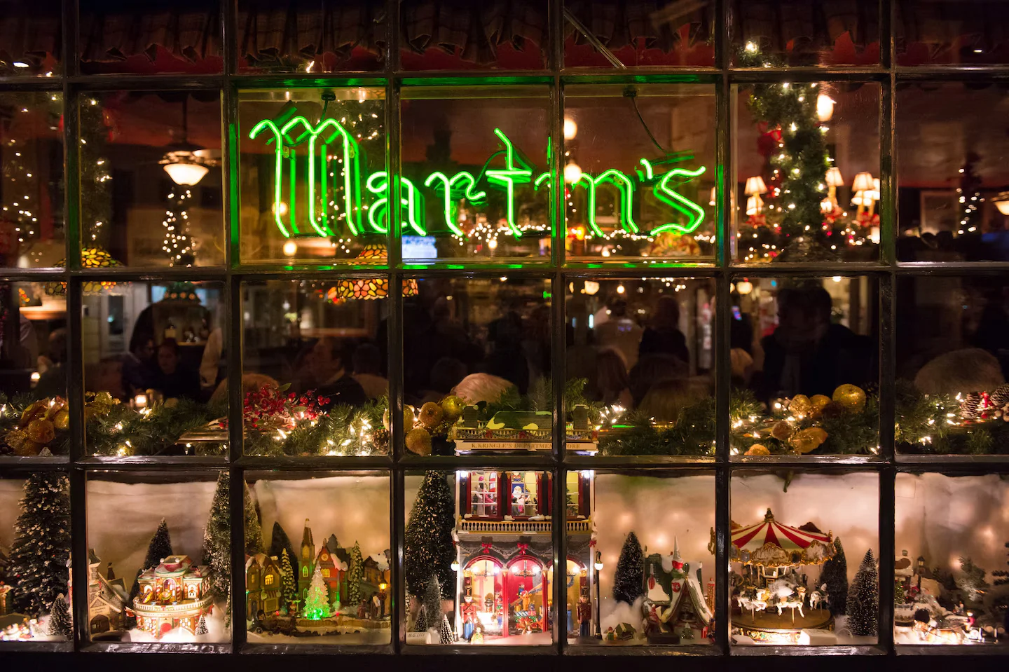 SNL Turns Georgetown's Martin's Tavern Into a National Punchline