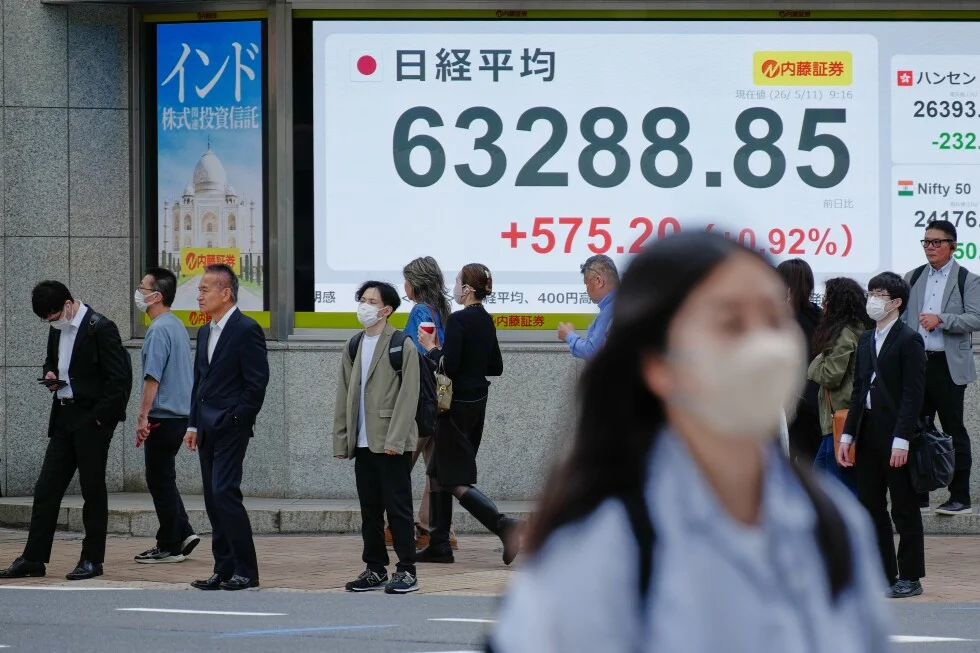 Oil climbs as Trump rejects Iran ceasefire; Asia mixed after Wall Street records