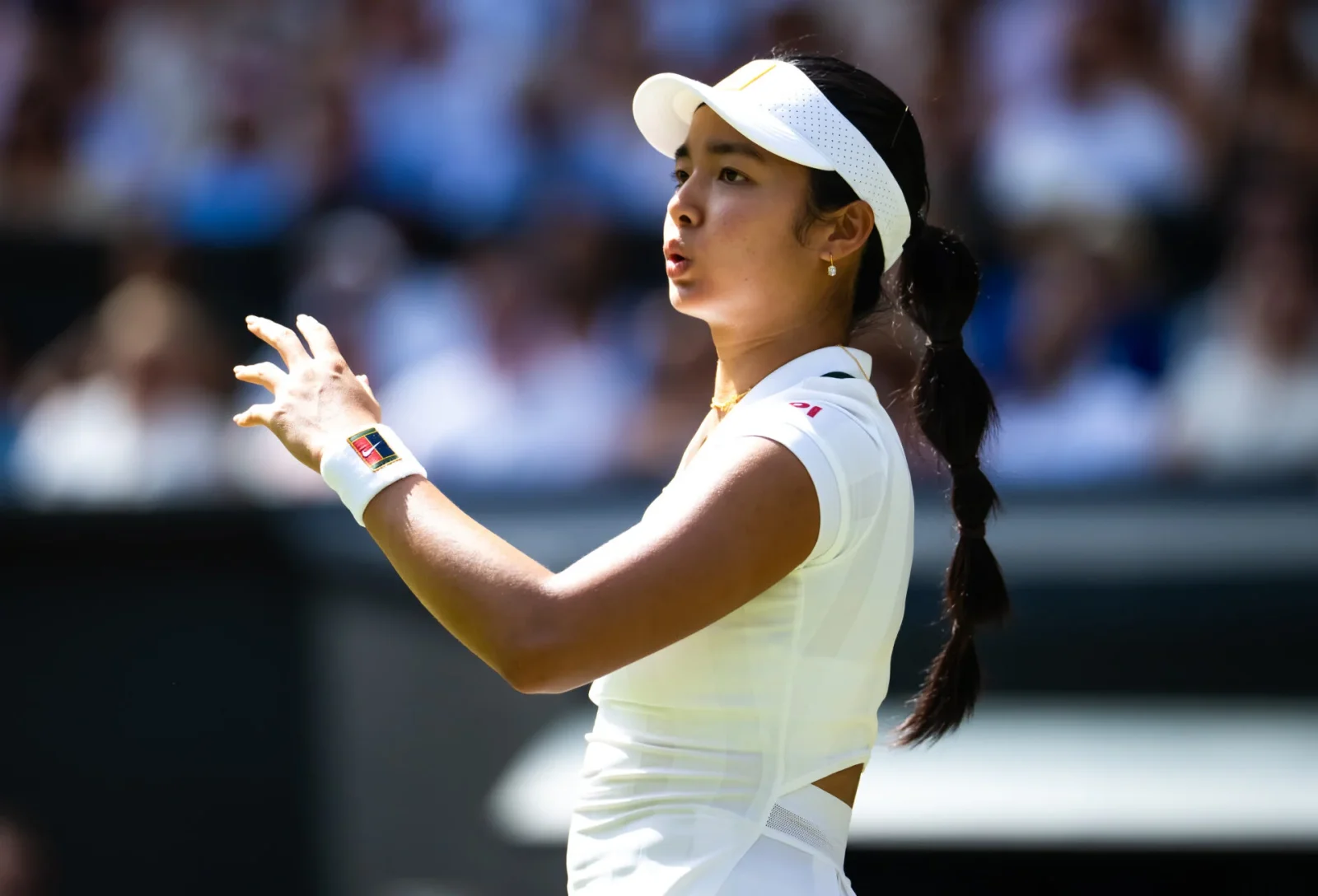 Eala Upsets Swiatek at Wimbledon as Philippines Celebrates Rising Star
