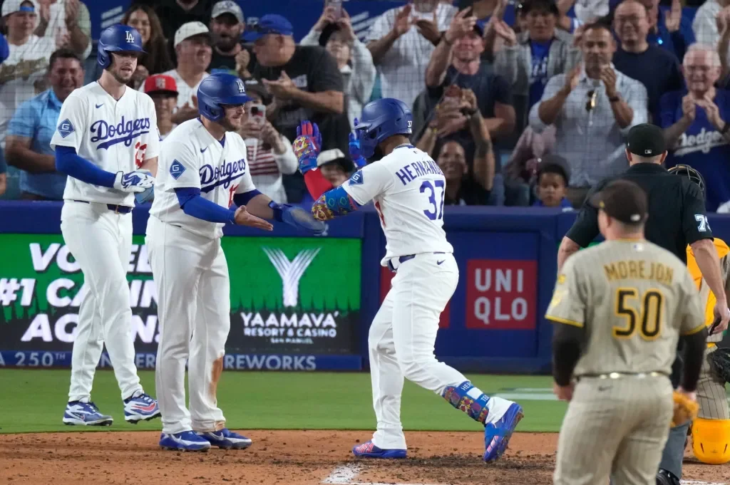 Padres falter late as Dodgers rally to 4-3 win