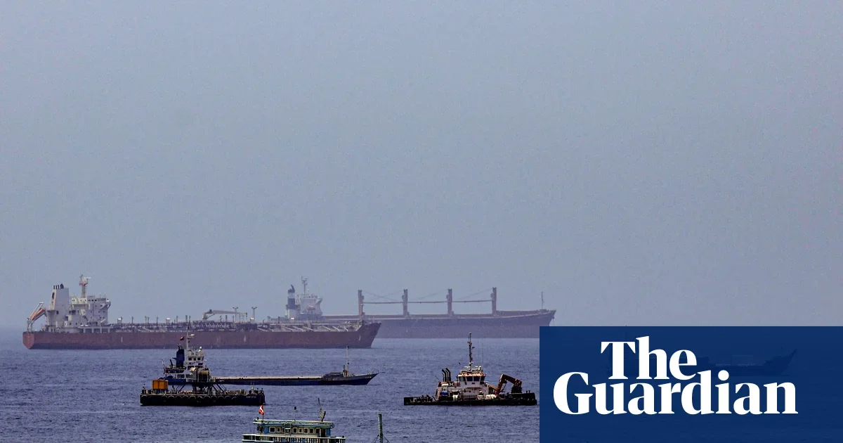 Stalled Gulf Fleet Could Trigger Global Marine Invasions, Scientists Warn