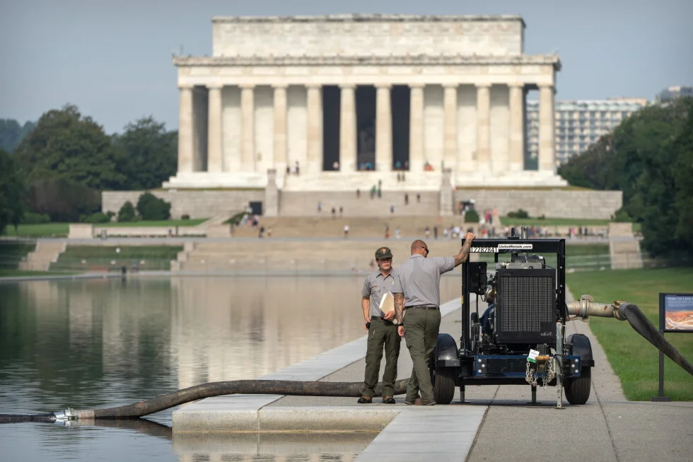 Reflecting Pool Drained Again as Lincoln Memorial Renovation Advances