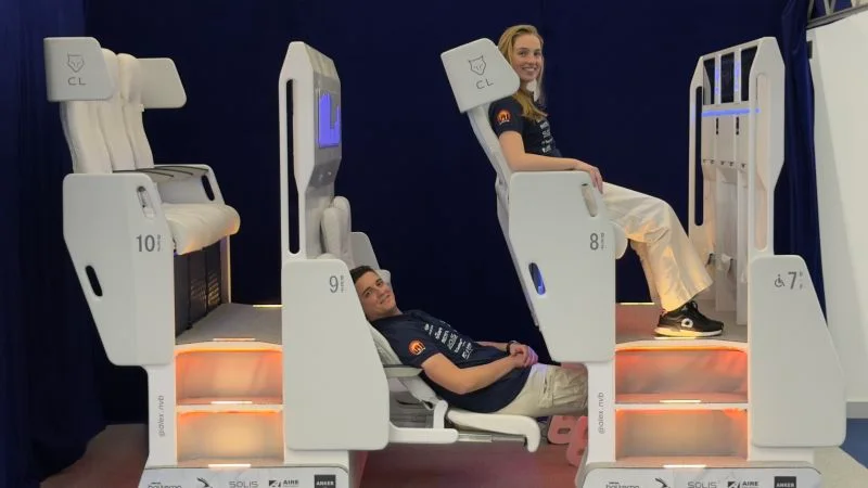 Chaise Longue: Dual-Level Seats Eye Premium Sky Travel