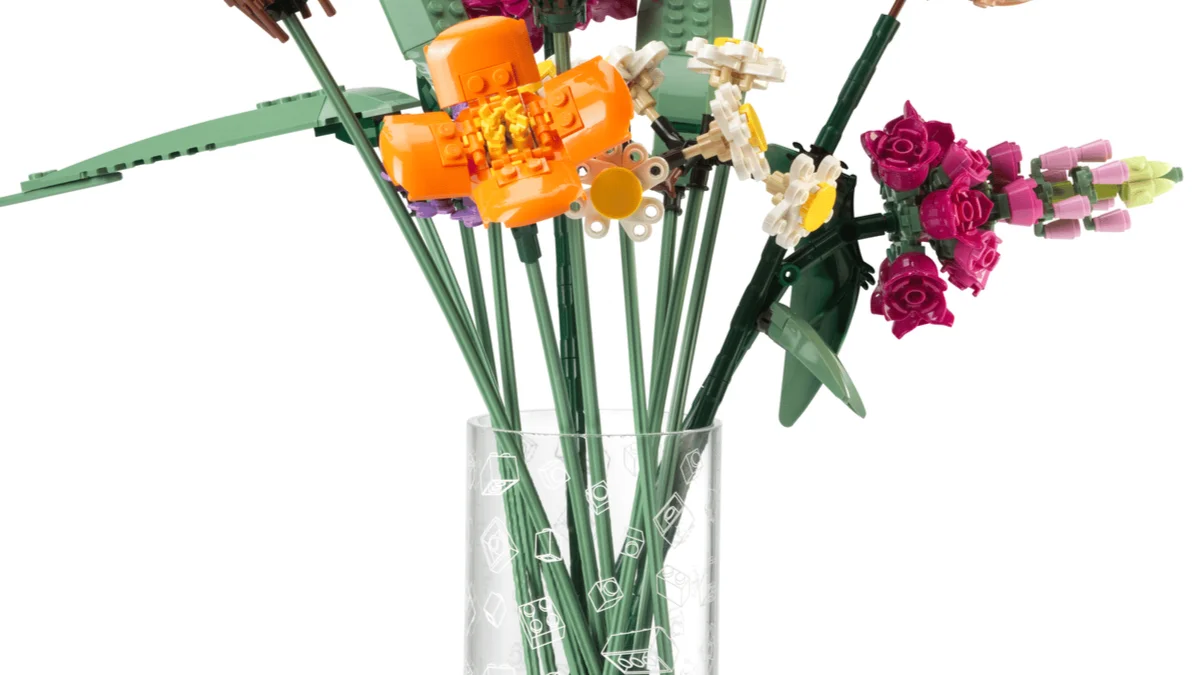 LEGO Botanicals Vases Arrive on LEGO.com With Double Insider Points