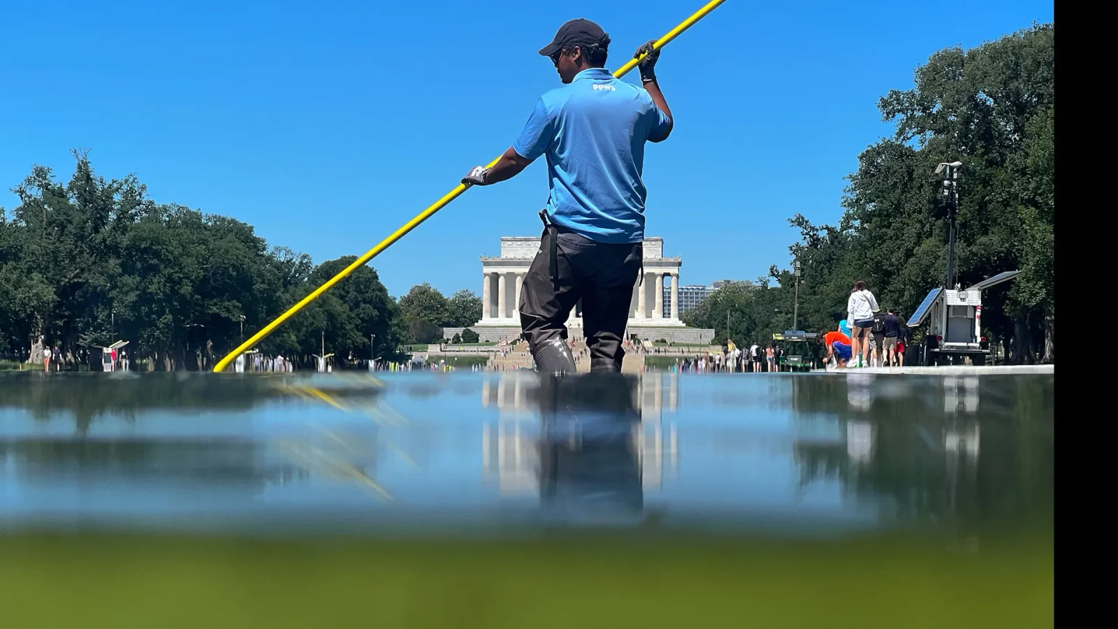 Trump Pins Lincoln Memorial Reflecting Pool Algae on Vandals After Renovation