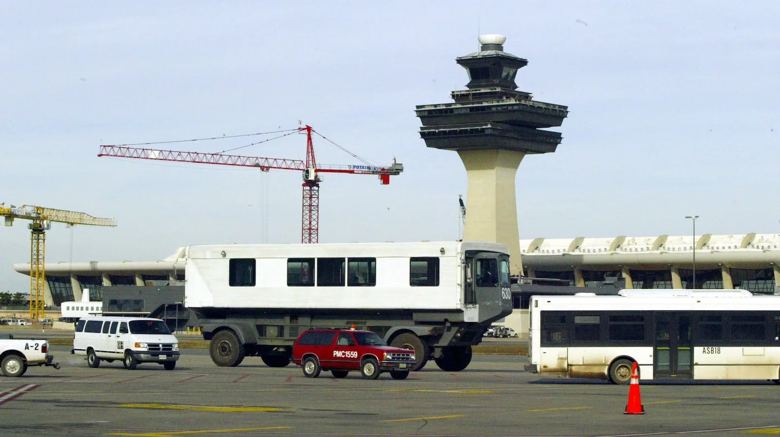 Dulles lounges stay put as $19.9B overhaul advances into mid‑2030s