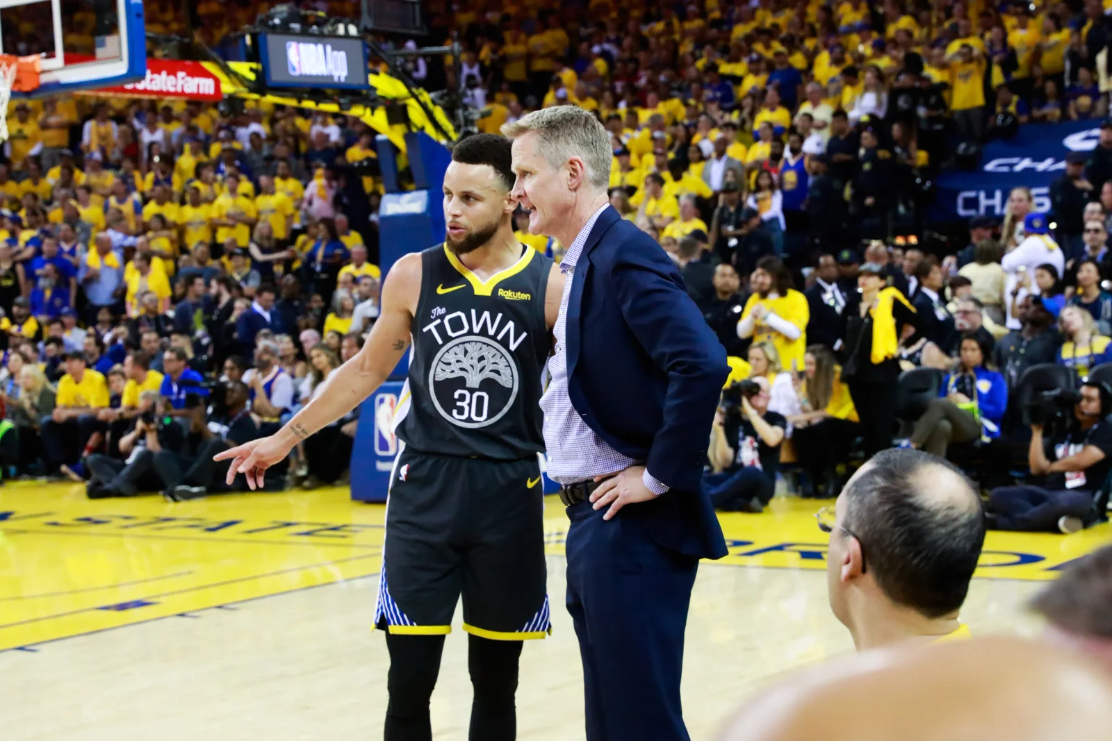 Warriors Reaffirm Kerr, Ending a Month-Long Speculation