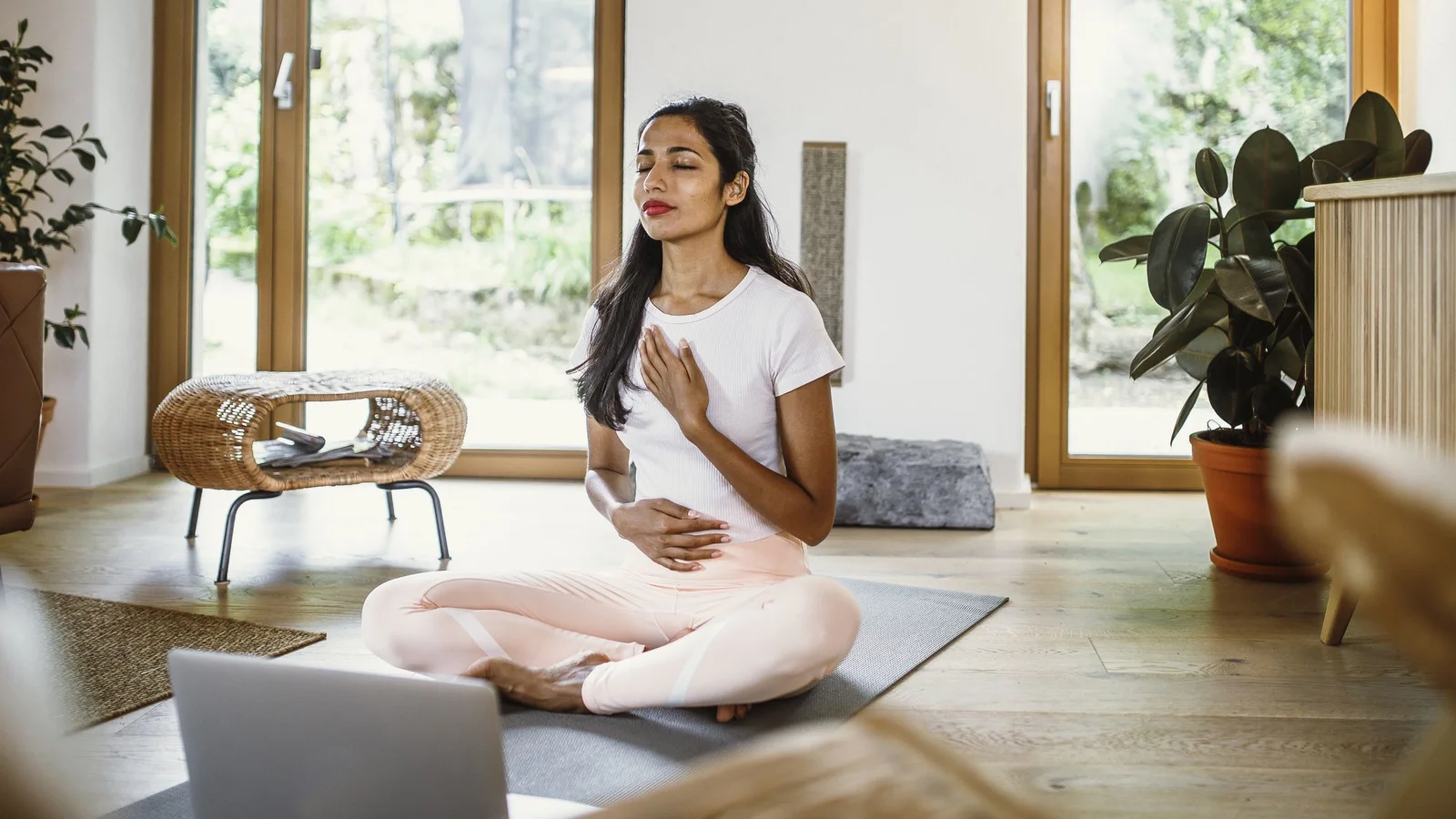 Ten-minute nervous-system reset with Adriene: what it means and who benefits