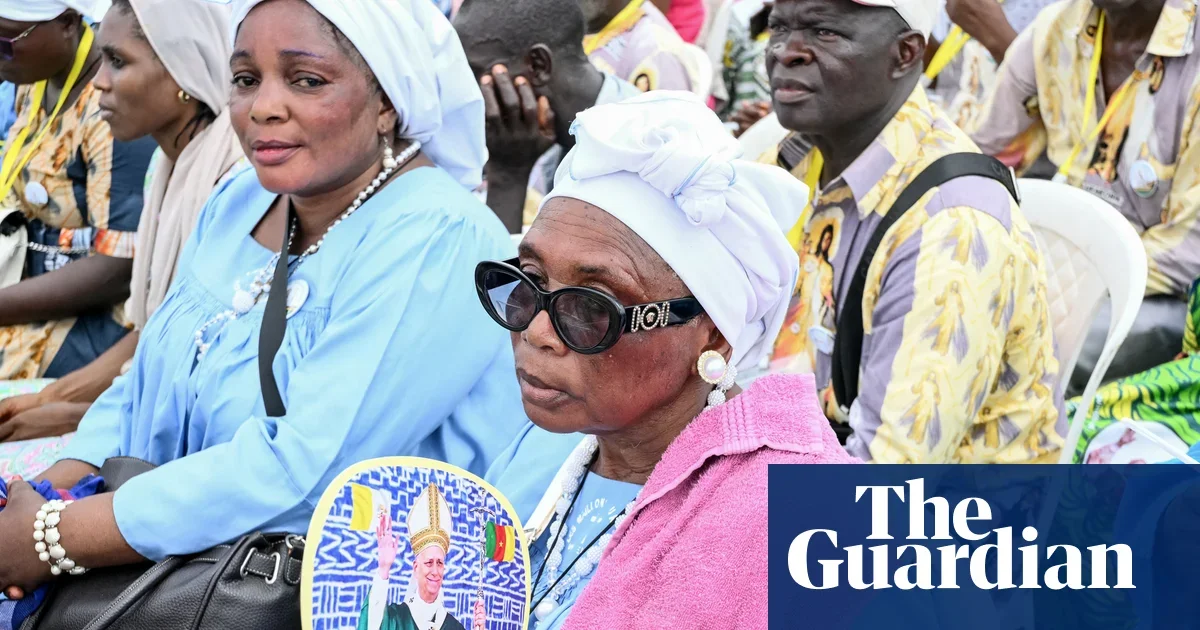 Sun-soaked Mass in Douala draws 120,000 for Pope Leo XIV in Cameroon