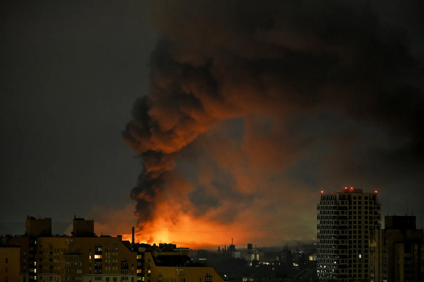 Kyiv Hit by Ballistic Missiles as Ukraine Says Interceptors Are Depleted