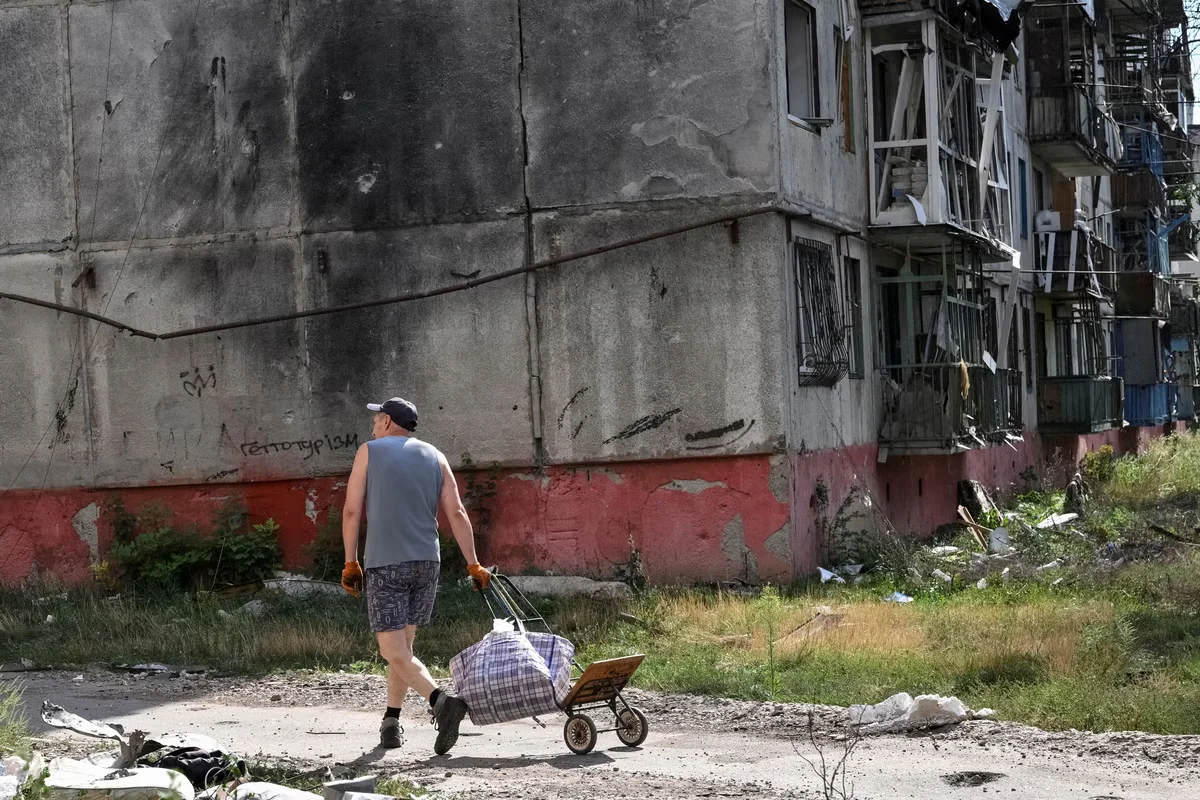 Druzhkivka on Ukraine’s fortress belt comes under Russian advance