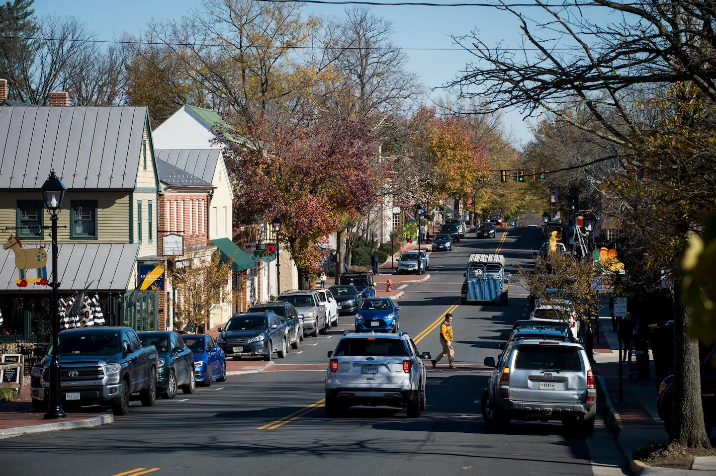 Vance's move to Middleburg stirs whispers in Virginia's old-money town