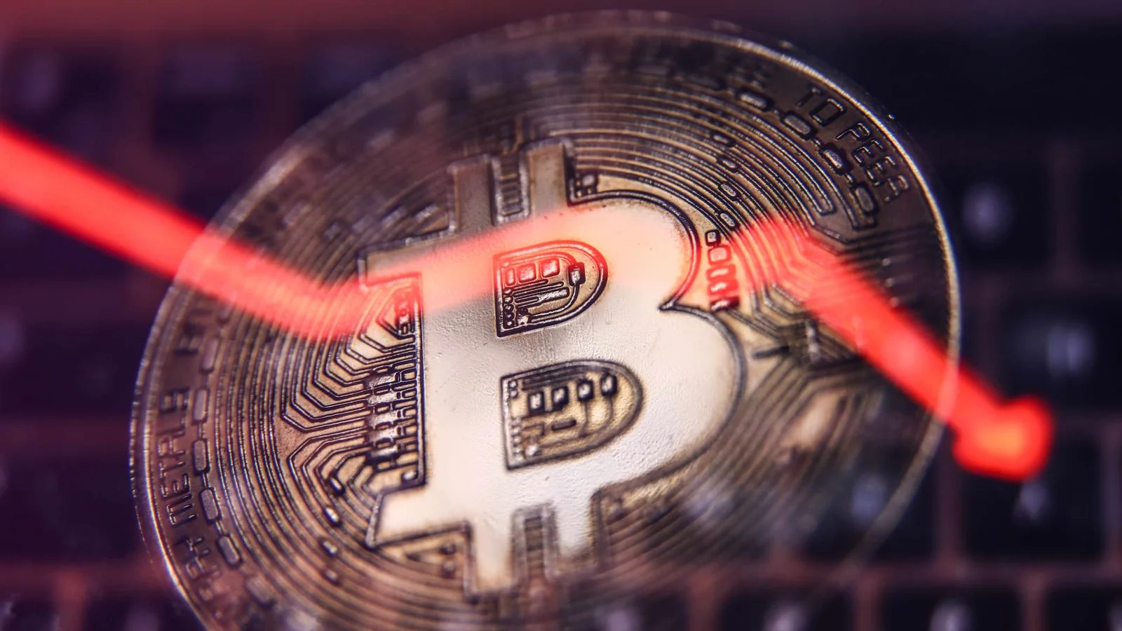 Bitcoin Plunges as Binance Concerns and Fed Meeting Loom