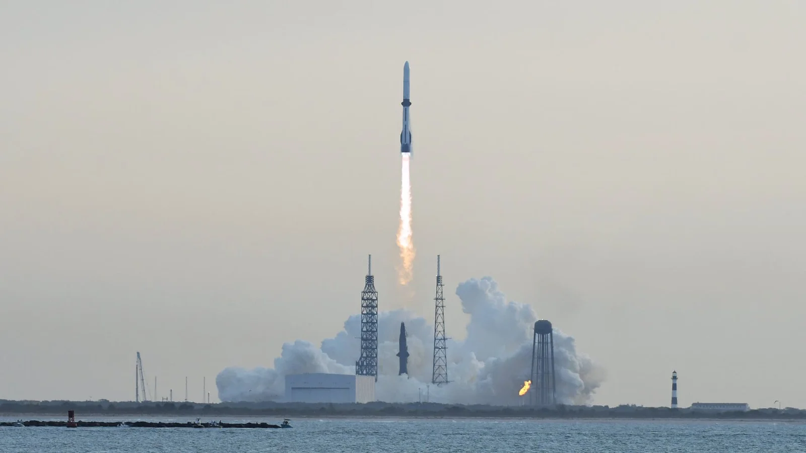 AST SpaceMobile hit by misaligned orbit, stock slides as Blue Origin loses satellite