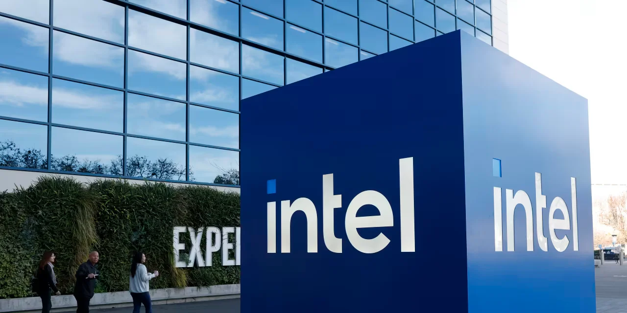 Analyst Boosts Intel Target to $76 on AI Edge and Manufacturing Push