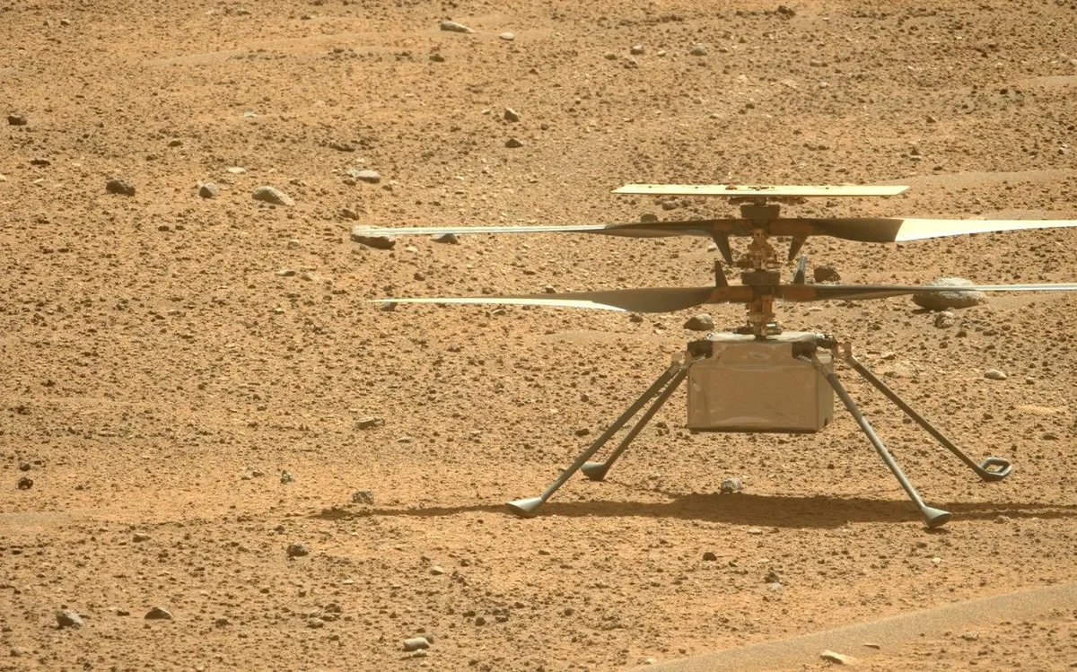 "Stunning Snapshot: NASA's Mars Rover Captures Rare Glamour Shot of Ingenuity Helicopter"