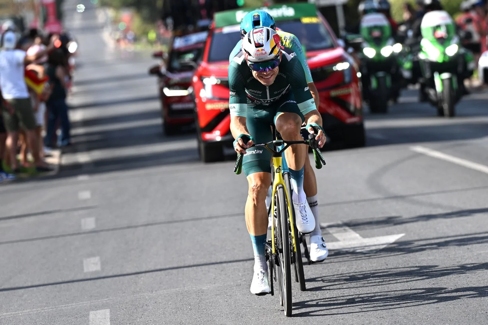 Van Aert nets back-to-back Vuelta win in Córdoba, pokes fun at the stat