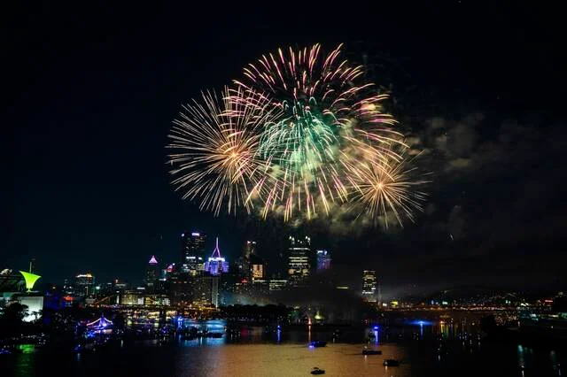 "Explosive Fourth of July: Pittsburgh's Dazzling Fireworks Spectacle"