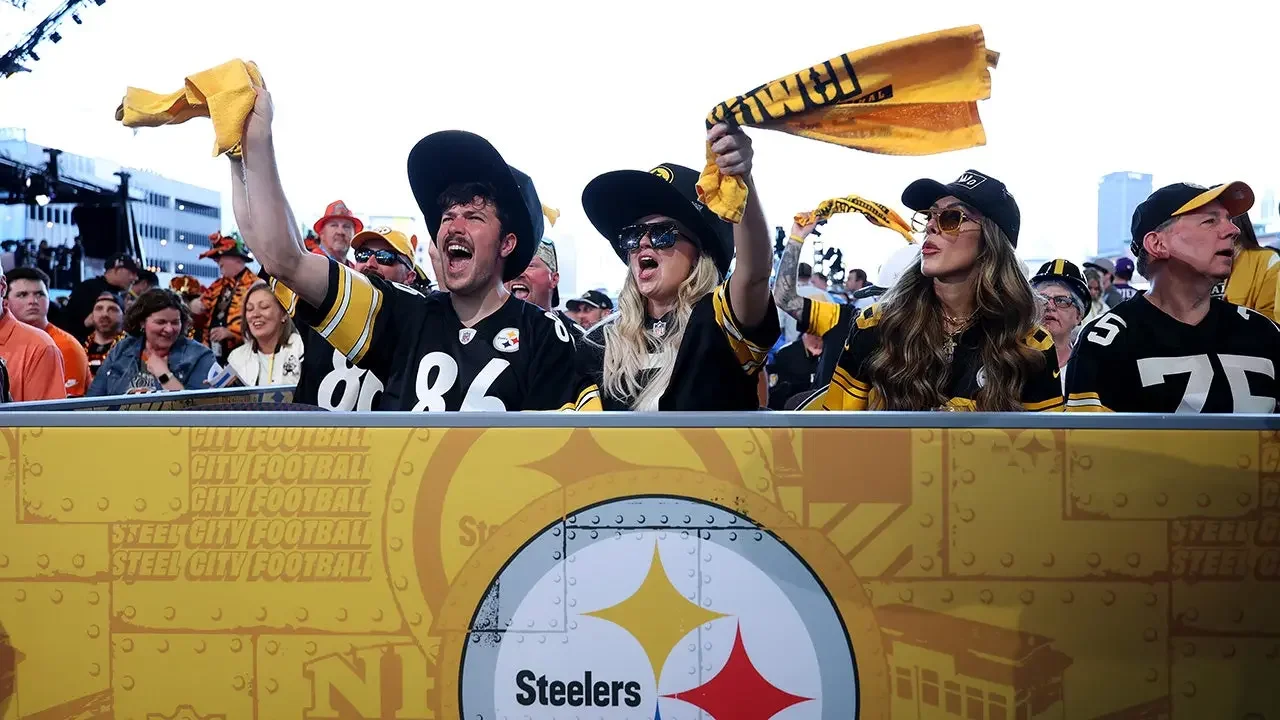 Steelers land Navy RB Eli Heidenreich as Pittsburgh crowds erupt