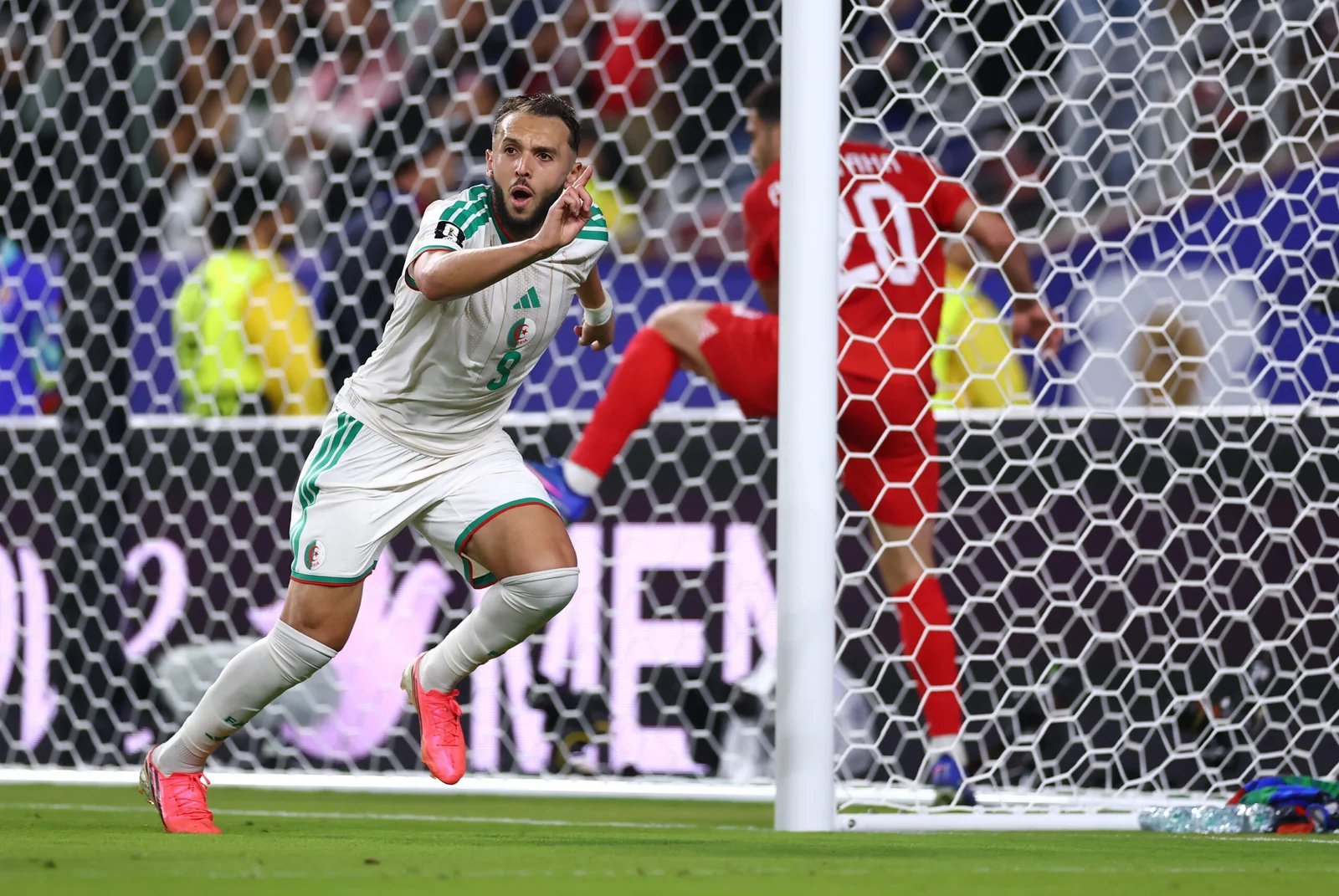 Algeria Stage a Late Comeback to Beat Jordan 2-1, Mahrez at the Center