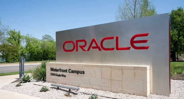 Oracle Dips 29% YTD as AI Push Faces Cost Hurdles