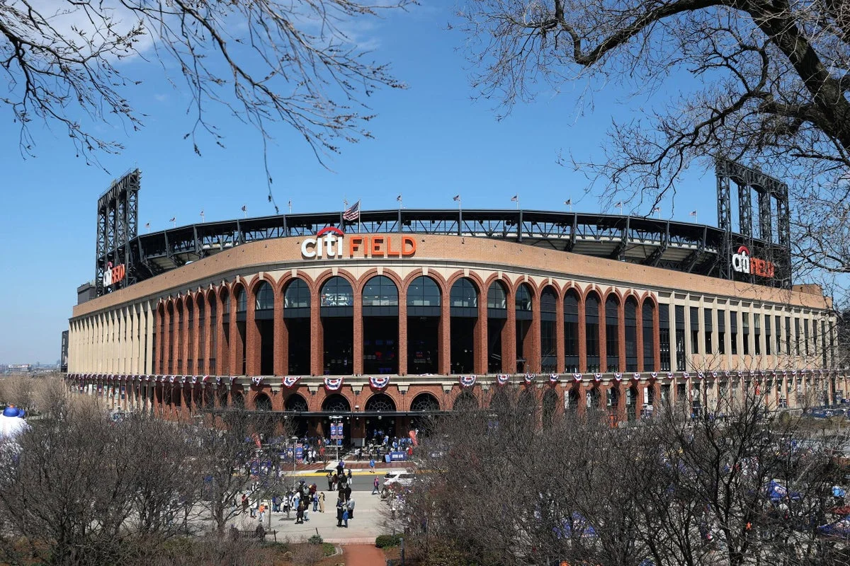 Red Sox survive travel chaos to beat Mets in late-start showdown