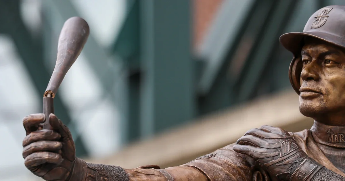 Broken bat steals the show at Ichiro statue unveiling