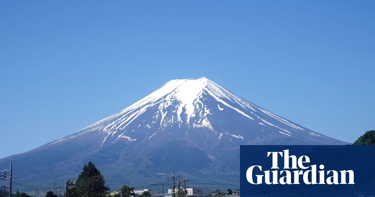 Dad Leaves 7-Year-Old Alone on Mount Fuji During Climb, Faces Police Reprimand