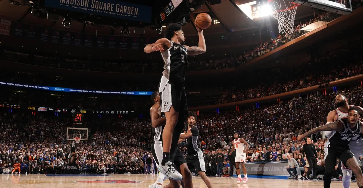 Spurs Stave Off Elimination in Game 3 to Extend Series