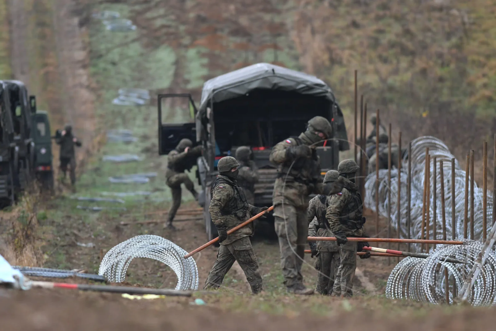 Poland erects electronic barrier on Russian border.