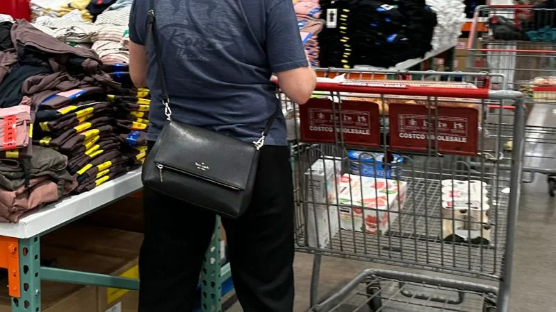 "US Consumer Confidence Reaches Highest Level in Months"