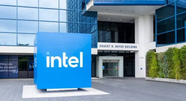 Cowen Maintains Hold on Intel as CPU Demand Rises, Yet Execution Risks Persist