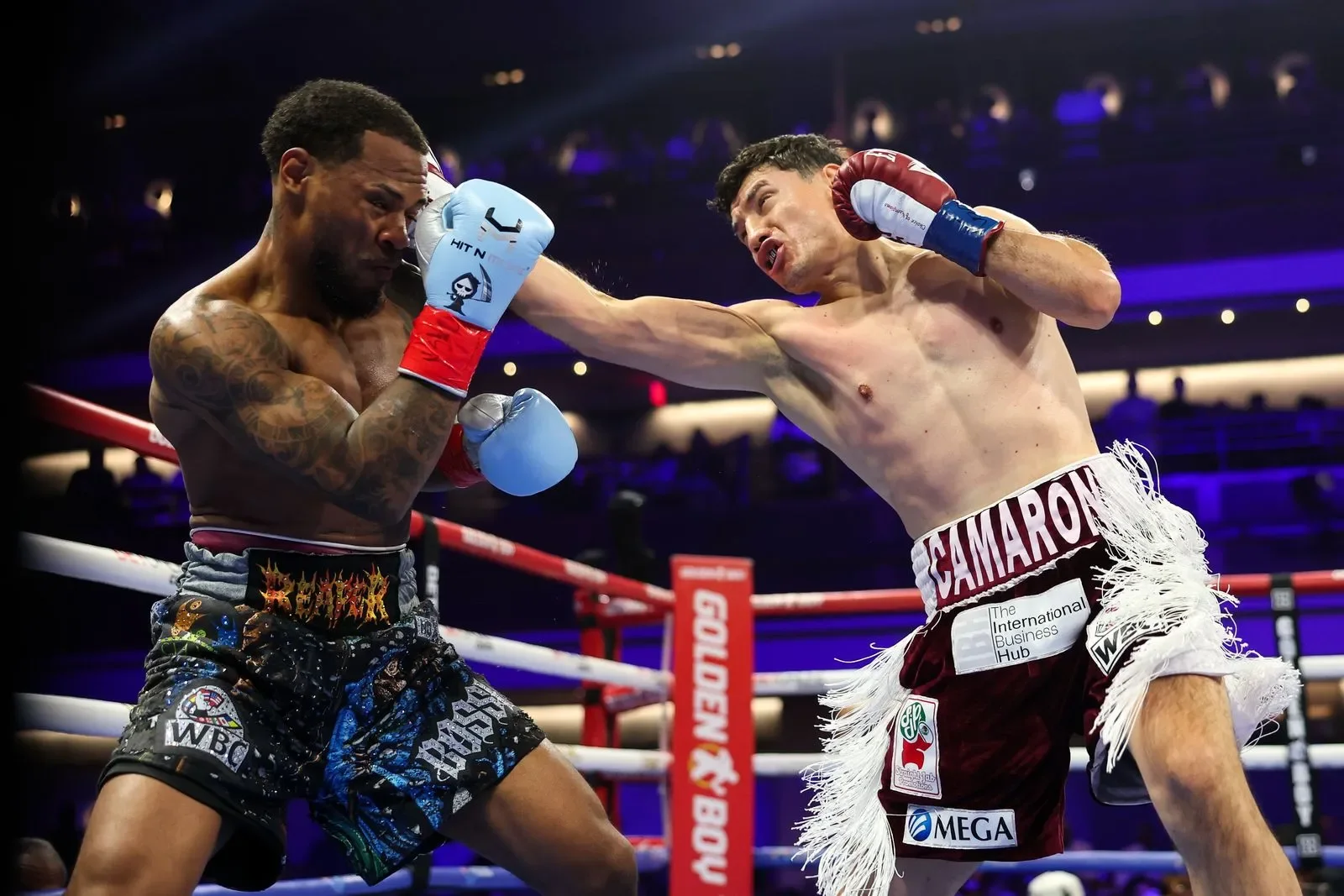 Zepeda's relentless pressure seals vacant WBC lightweight title vs Roach Jr.