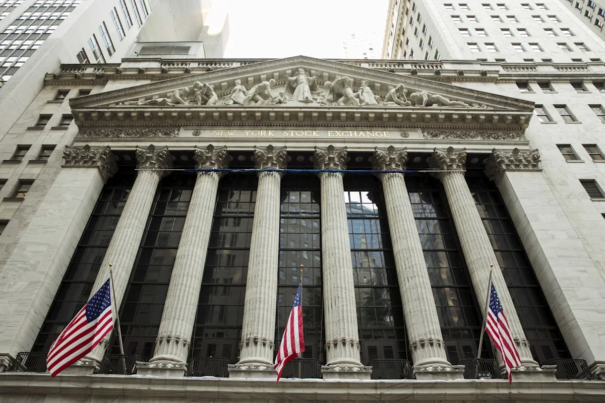 Oil spike and tariff tensions weigh on U.S. stocks as inflation fears loom