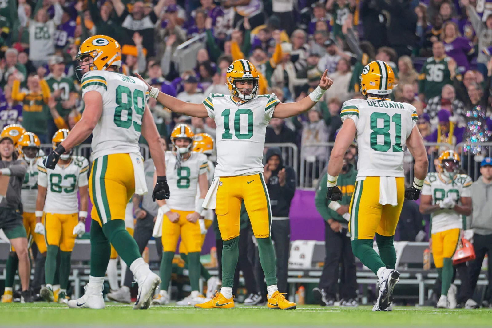 "Jordan Love Ignites Packers' Playoff Hopes with Dominant Win Over Vikings"