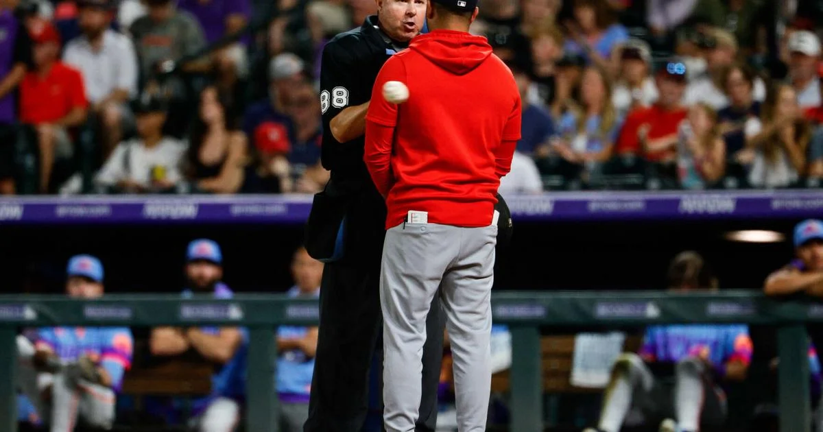 Eddings apologizes to Rincon over hat tilt; Cardinals respond with cap solidarity